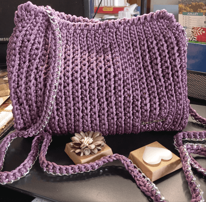Détail des mailles crochetées du sac artisanal parme - FeniCrochet.