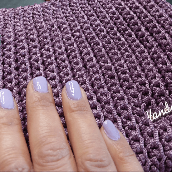 Détail des mailles crochetées du sac artisanal parme - FeniCrochet.