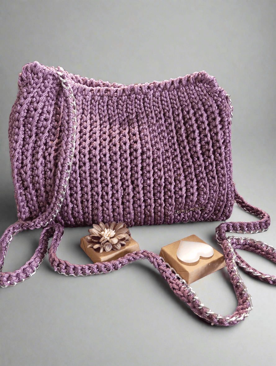 Vue du dos Détail des mailles crochetées du sac artisanal parme - FeniCrochet.