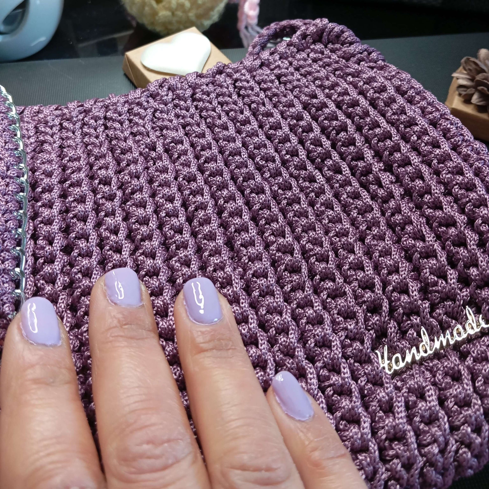 Détail des mailles crochetées du sac artisanal parme - FeniCrochet.