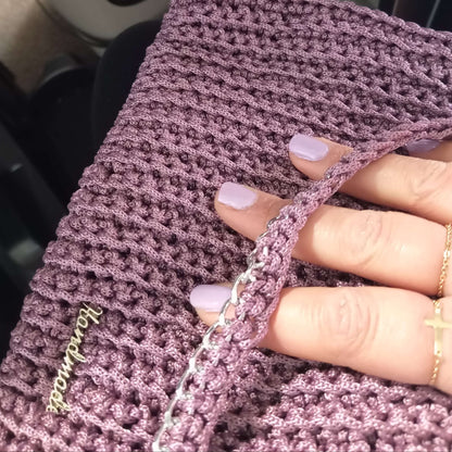 Détail des mailles crochetées du sac artisanal parme - FeniCrochet.