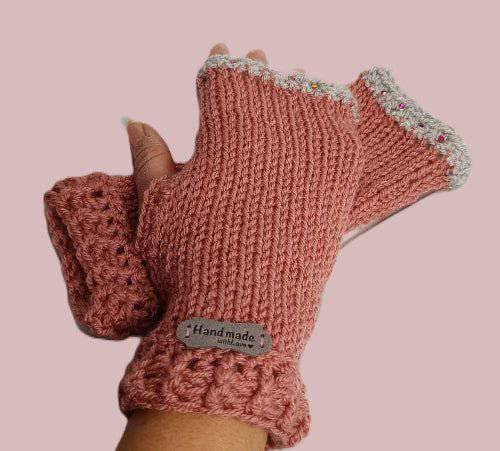 Mitaines De FeniCrochet en Tricot Rose avec bordure grise - FeniCrochet
